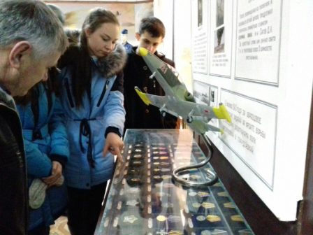 Юнаармейцы посещают музей авиационного полка